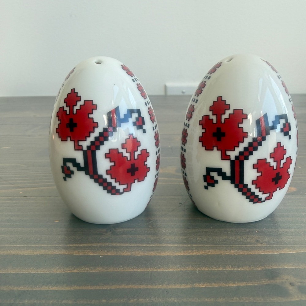 Vintage salt & pepper shakers